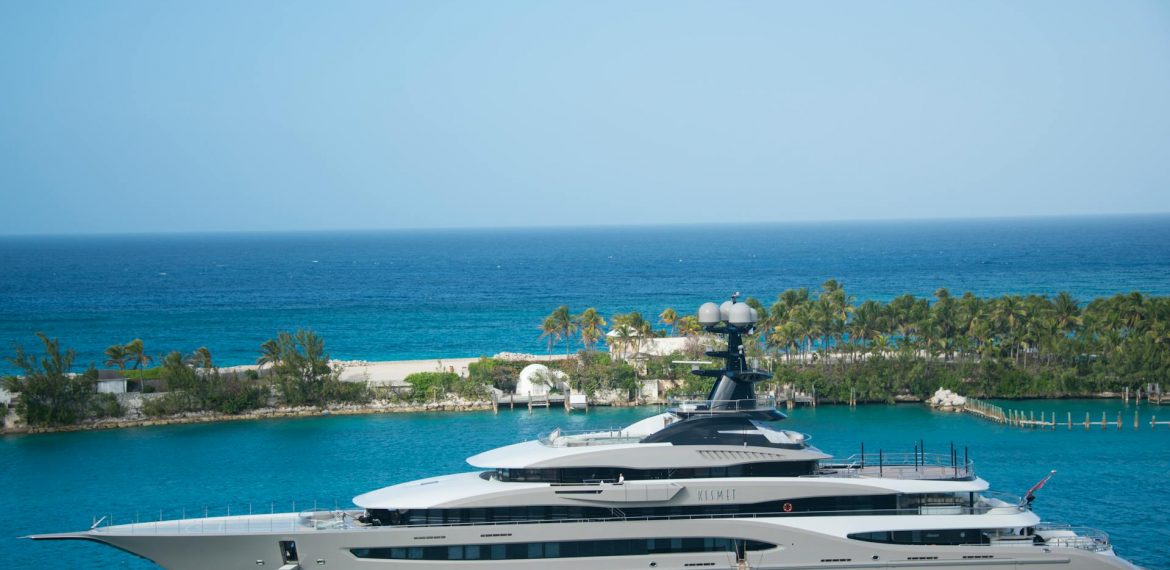 Cruising with Benefits: How to Find the Best Yacht Rental in the UAE